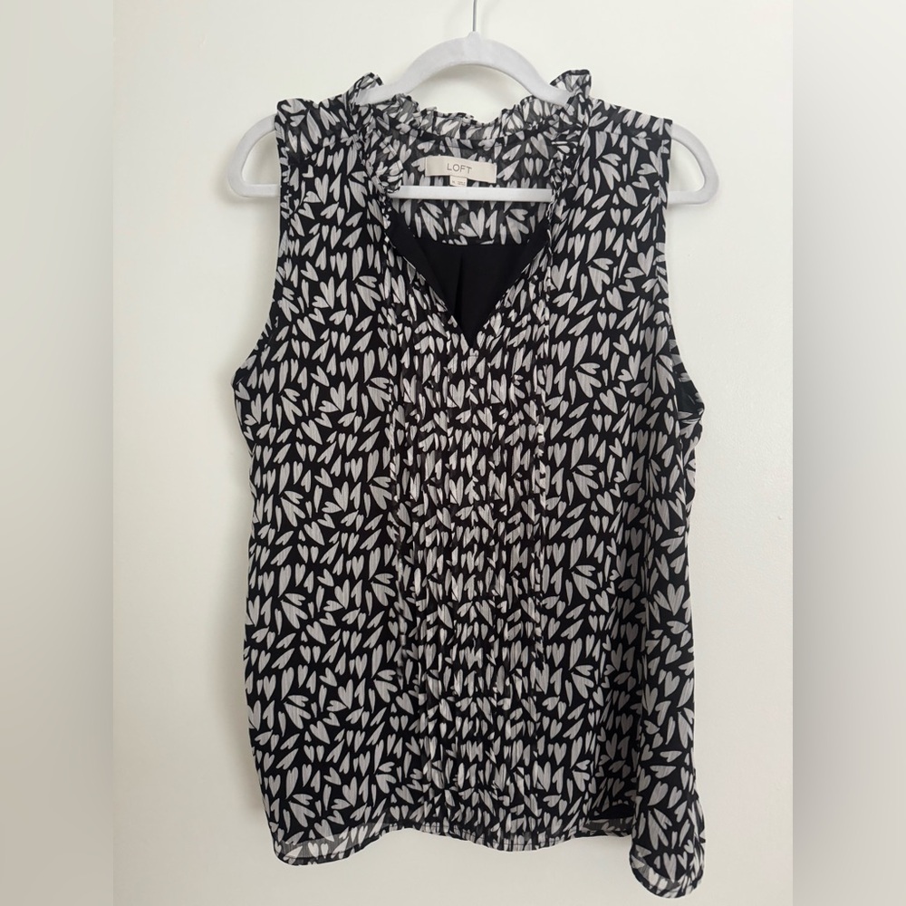 LOFT Black and White Hearts Patterned Women's Top